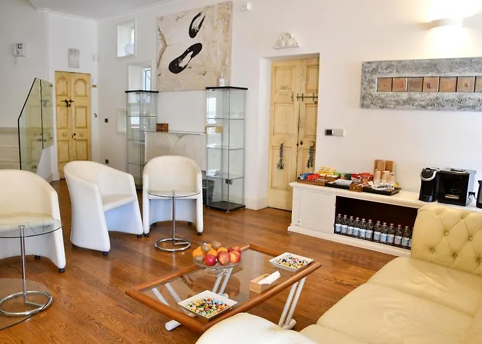 Avanguardia Art Club *